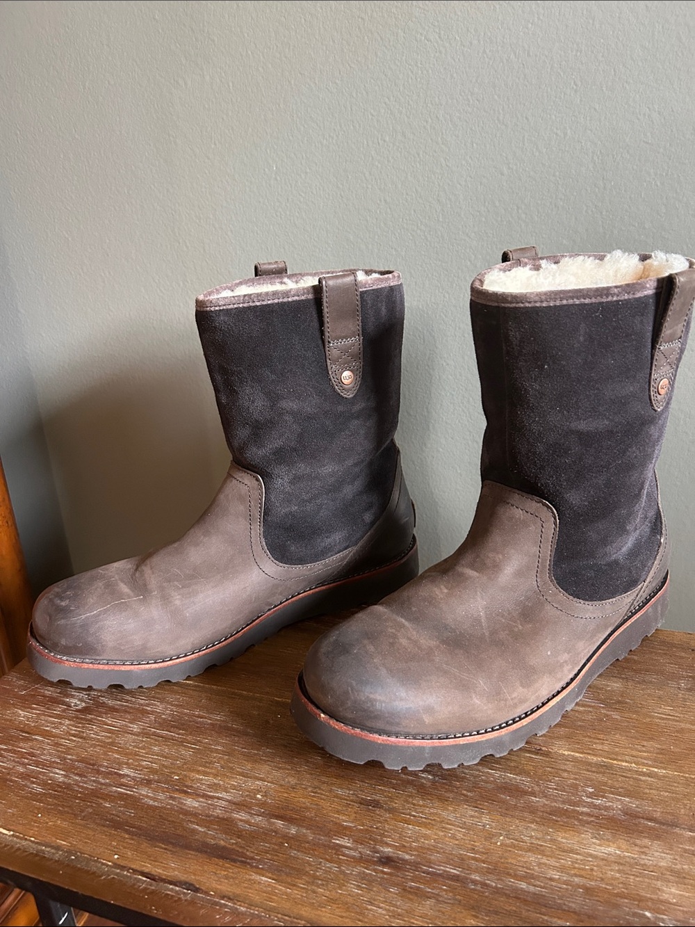 UGG Men's Two-Tone Brown Suede and Leather Shearling Boots - Picture 4 of 8